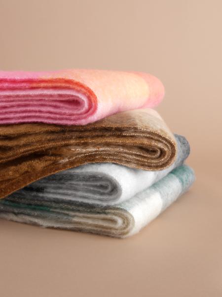 B494R Fluffy Check Scarf