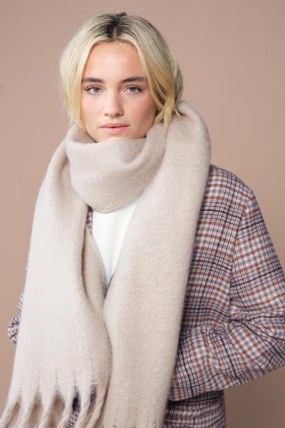 B496R Fluffy Scarf