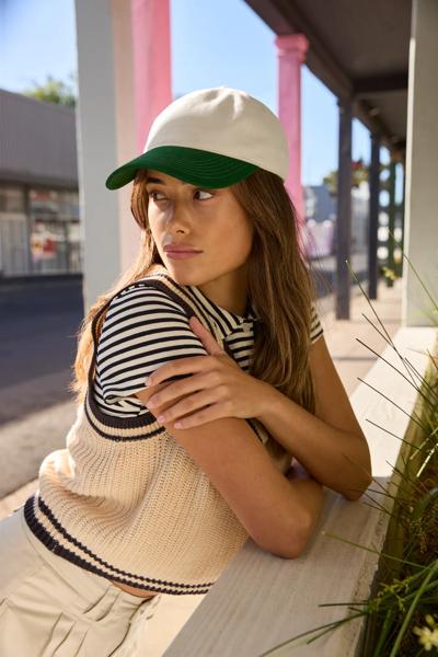 B67 Contrast Peak Leisure Cap