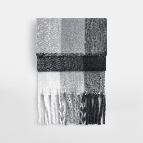 B494R Fluffy Check Scarf