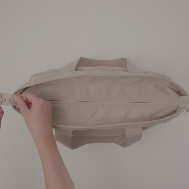 QS303 Studio Oversized Tote