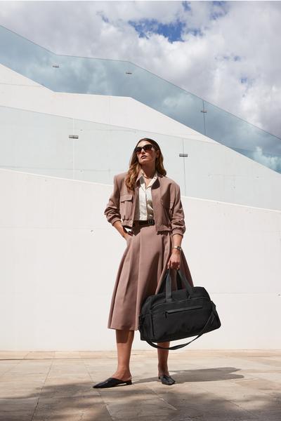 QD813 Airside Weekender