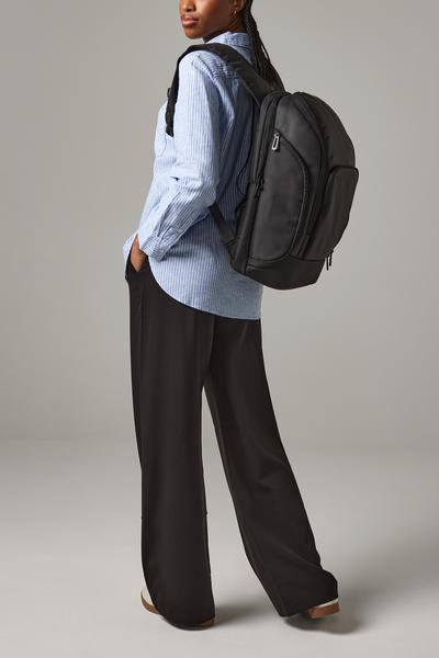 QD910 Pro-Tech Charge Backpack